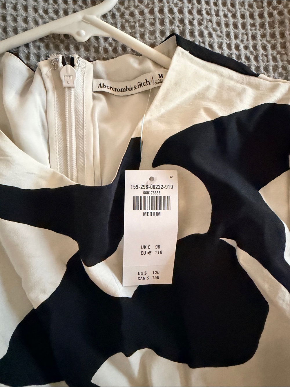 NWT Abercrombie & Fitch Short-Sleeve Cutout Maxi Dress Black White Medium - Picture 3 of 6